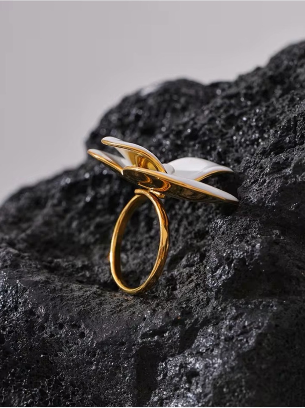 White Floral Pearl Ring with Gold Trim - Women Jewelry - Picture 5 of 6